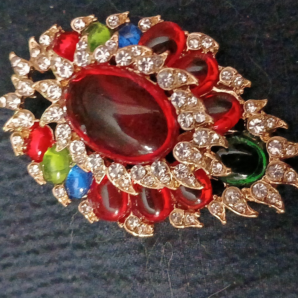 Brooche - Picture 2 of 3